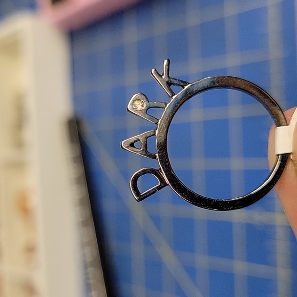 Felt's Fun Finds Jewelry - Dark Silver Tone with Single Rhinestone Ring Size 6.5